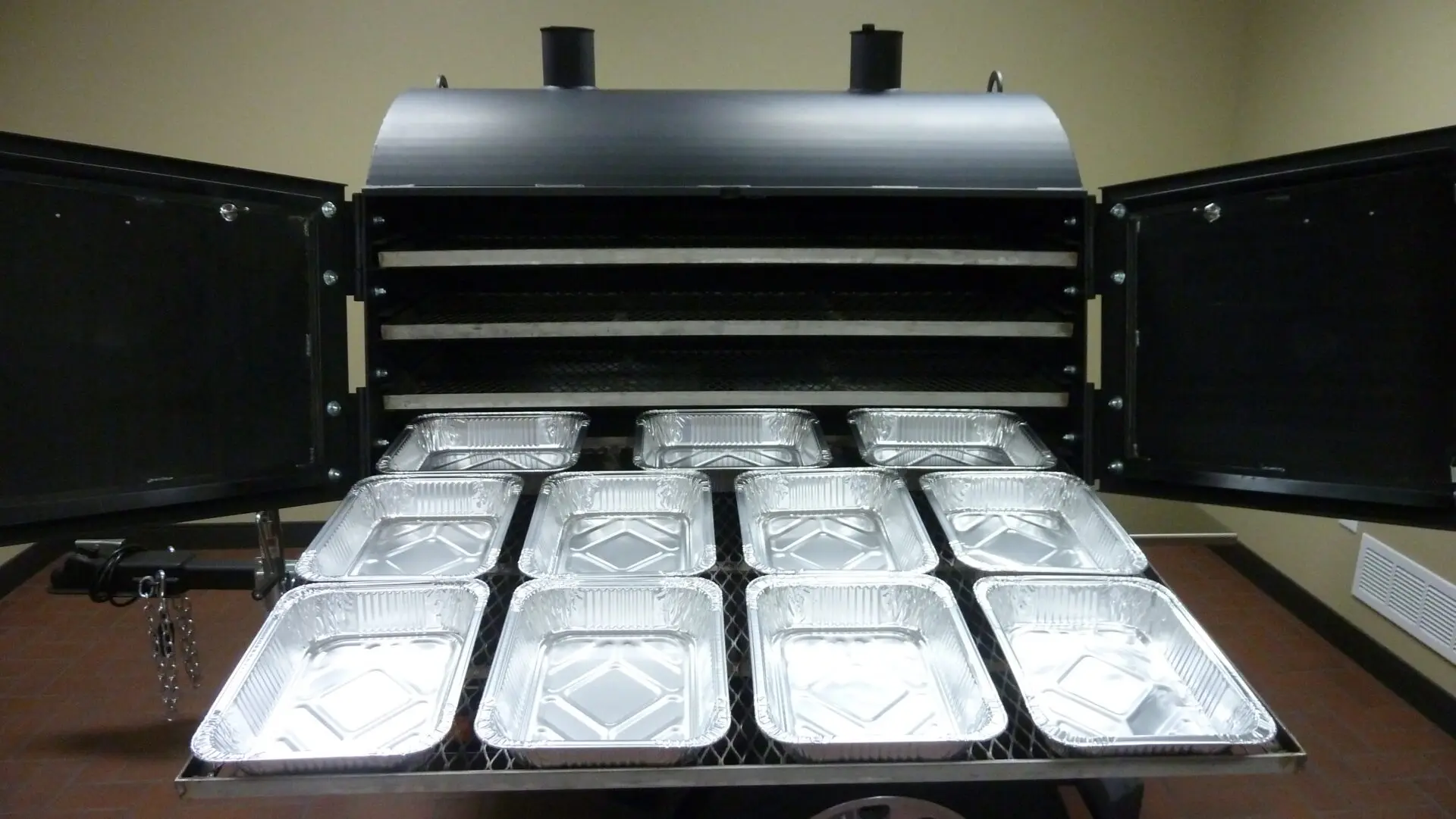 Judge 4FT with Stainless Flat Racks - Grill & Smoke BBQ Store